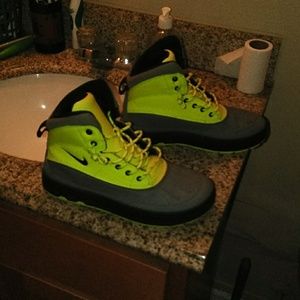 Women Nike Gbx boots/shoes